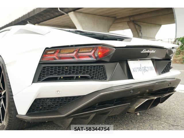Lamborghini Aventador 2018-04 7508935-7