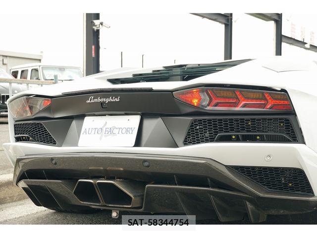 Lamborghini Aventador 2018-04 7508935-8
