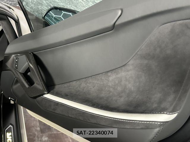 Lamborghini Aventador 2019-03 7327800-12