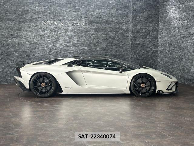 Lamborghini Aventador 2019-03 7327800-28