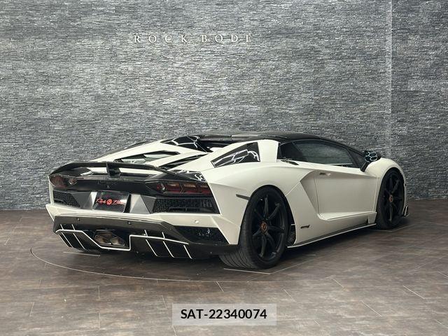 Lamborghini Aventador 2019-03 7327800-2