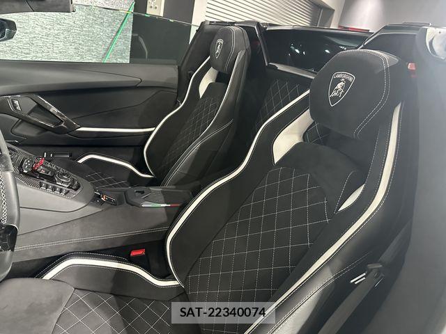 Lamborghini Aventador 2019-03 7327800-3