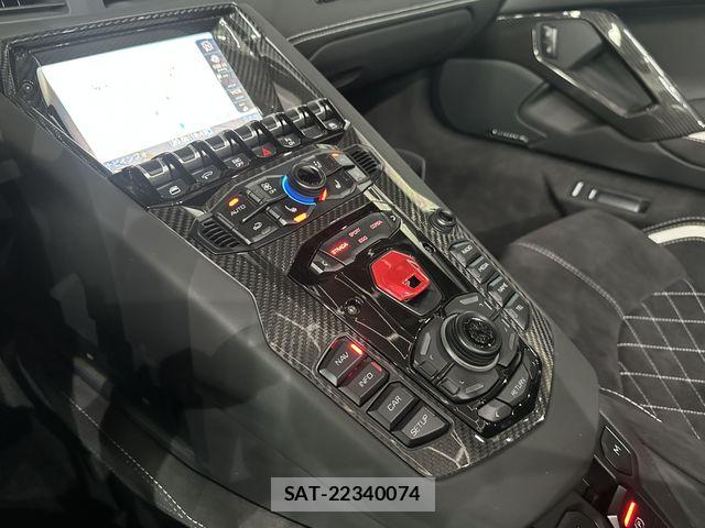Lamborghini Aventador 2019-03 7327800-5
