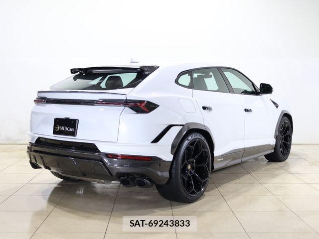 Lamborghini URUS 2024-10 621709-1
