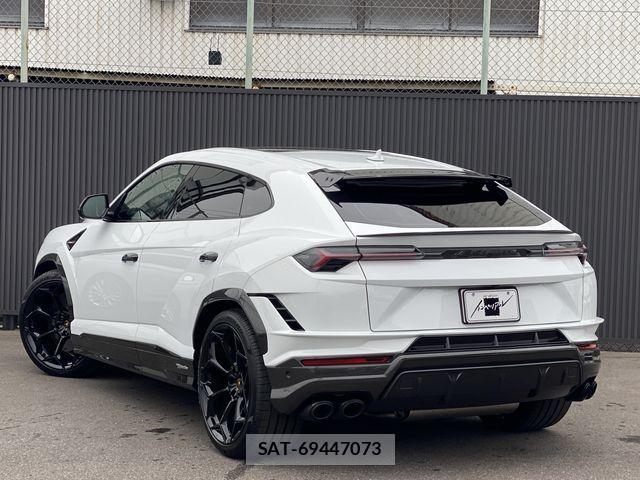 Lamborghini URUS 2025-05 1052970-9