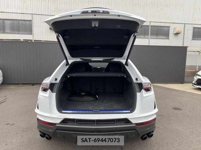 Lamborghini URUS 2025-05 1052970-25