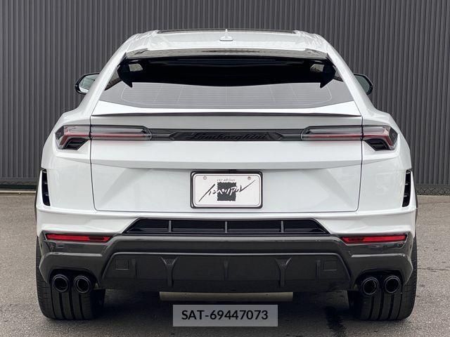 Lamborghini URUS 2025-05 1052970-4