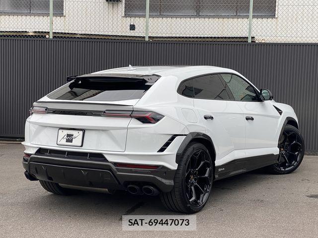 Lamborghini URUS 2025-05 1052970-6
