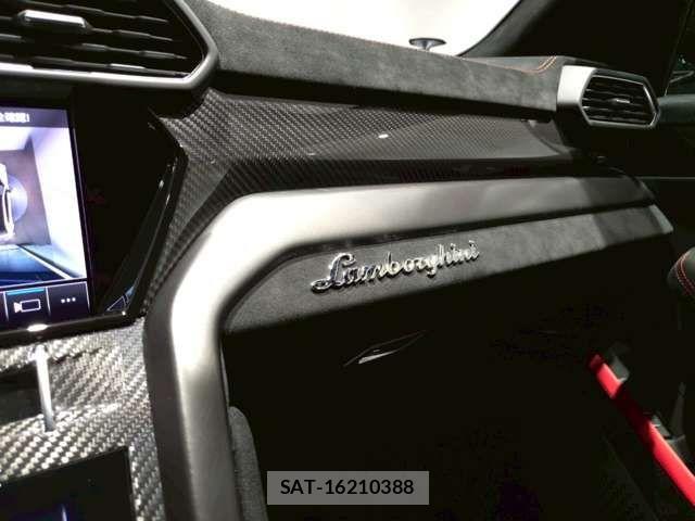 Lamborghini URUS 2025-02 1380969-12