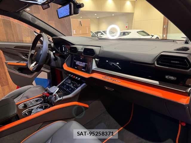 Lamborghini URUS 2025-05 2099783-10