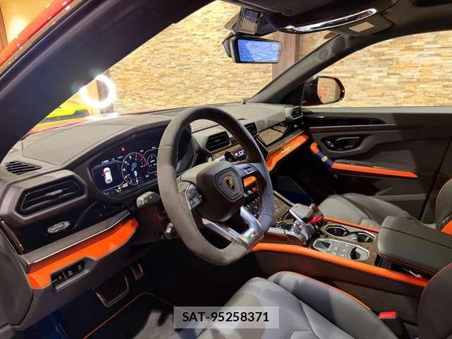 Lamborghini URUS 2025-05 2099783-11