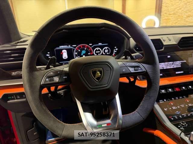 Lamborghini URUS 2025-05 2099783-12