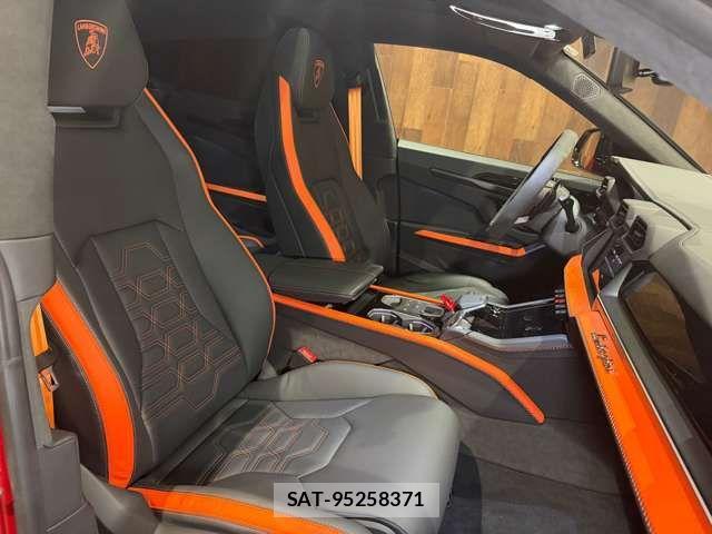 Lamborghini URUS 2025-05 2099783-14