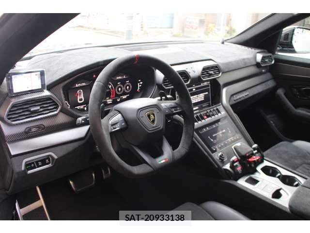 Lamborghini URUS 2025-05 3673413-12