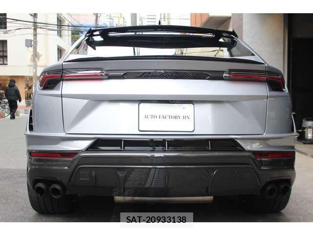 Lamborghini URUS 2025-05 3673413-2