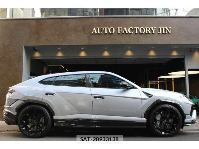 Lamborghini URUS 2025-05 3673413-3