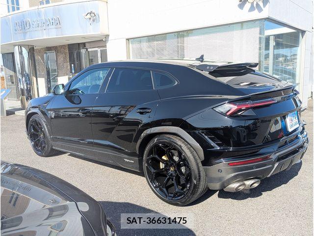 Lamborghini URUS 2024-06 6612593-2