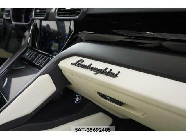 Lamborghini URUS 2024-04 6907196-10