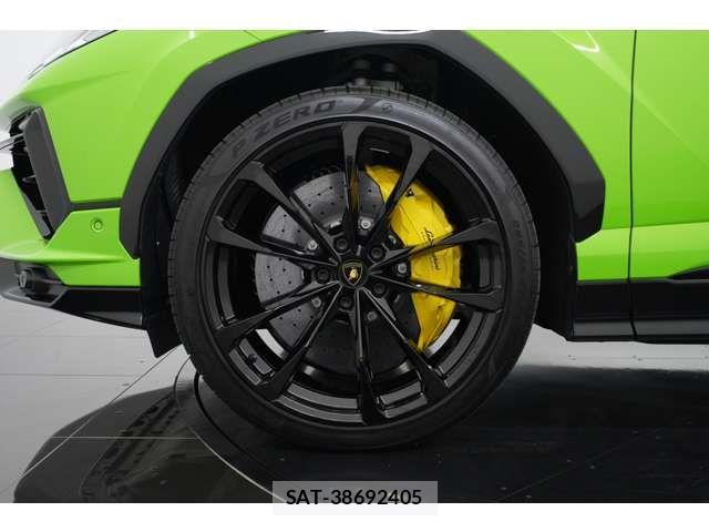 Lamborghini URUS 2024-04 6907196-4
