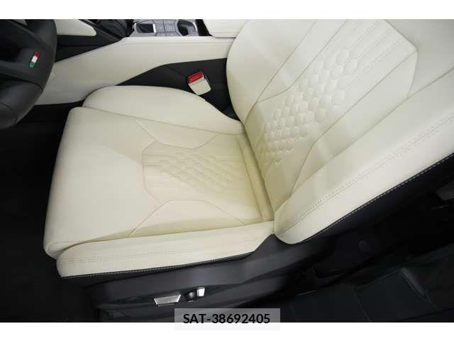 Lamborghini URUS 2024-04 6907196-7