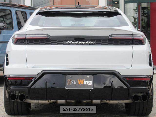 Lamborghini URUS 2025-06 7220457-9