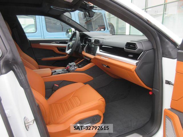 Lamborghini URUS 2025-06 7220457-18
