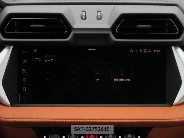 Lamborghini URUS 2025-06 7220457-25