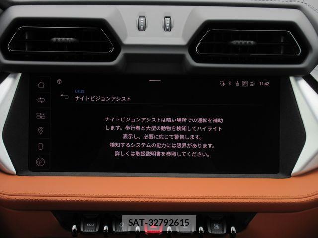 Lamborghini URUS 2025-06 7220457-26