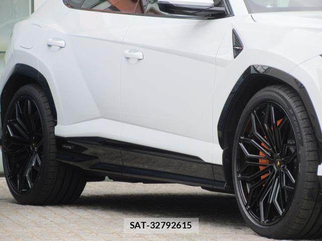 Lamborghini URUS 2025-06 7220457-5