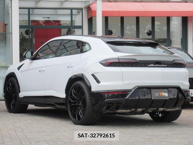 Lamborghini URUS 2025-06 7220457-8