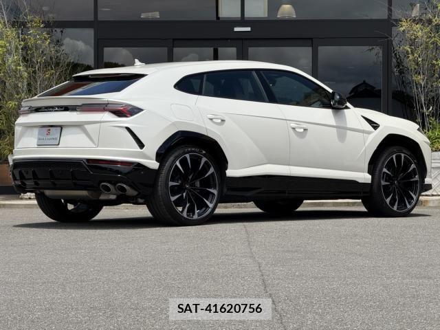 Lamborghini URUS 2022-02 7220447-2