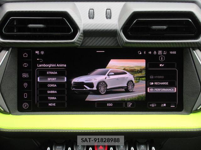 Lamborghini URUS 2025-10 7358325-26