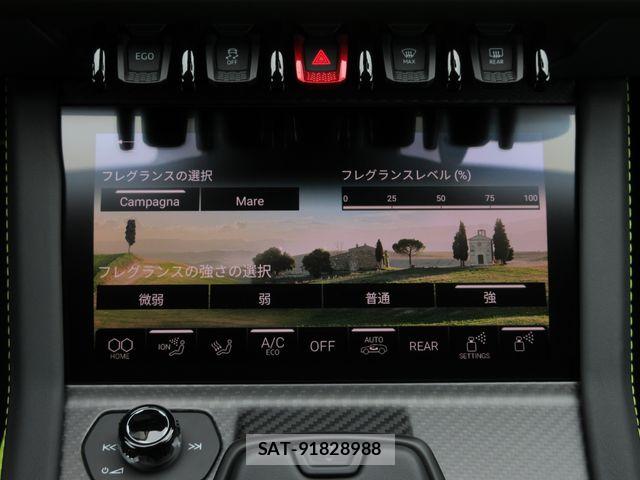Lamborghini URUS 2025-10 7358325-27