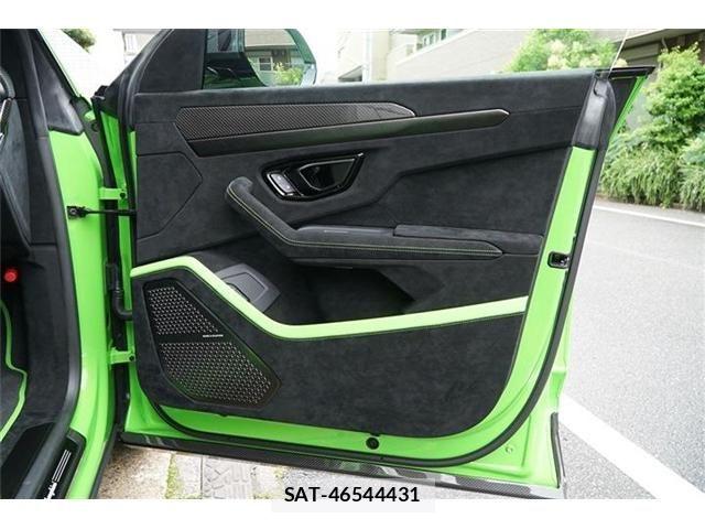 Lamborghini URUS 2024-12 7724701-14