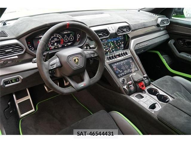 Lamborghini URUS 2024-12 7724701-18