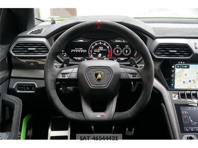 Lamborghini URUS 2024-12 7724701-20