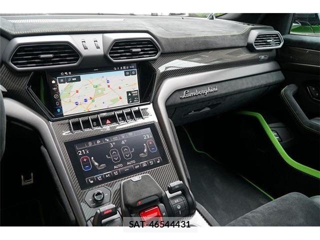 Lamborghini URUS 2024-12 7724701-21