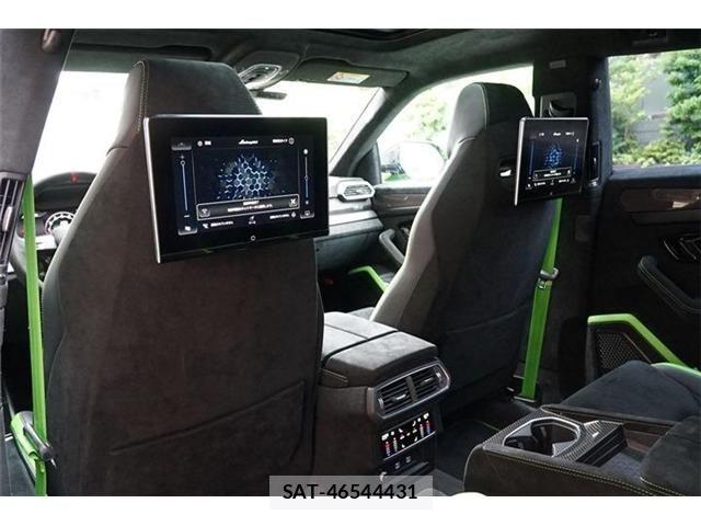 Lamborghini URUS 2024-12 7724701-27