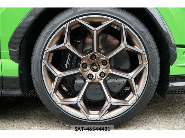 Lamborghini URUS 2024-12 7724701-29