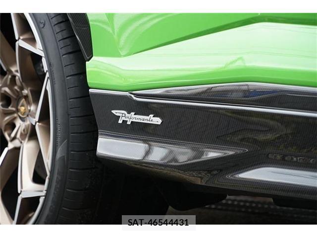 Lamborghini URUS 2024-12 7724701-4
