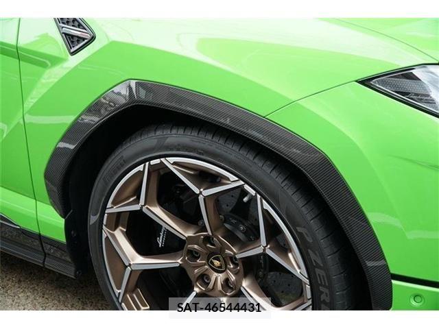 Lamborghini URUS 2024-12 7724701-5