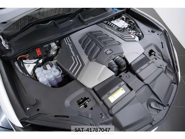 Lamborghini URUS 2025-09 7786117-10