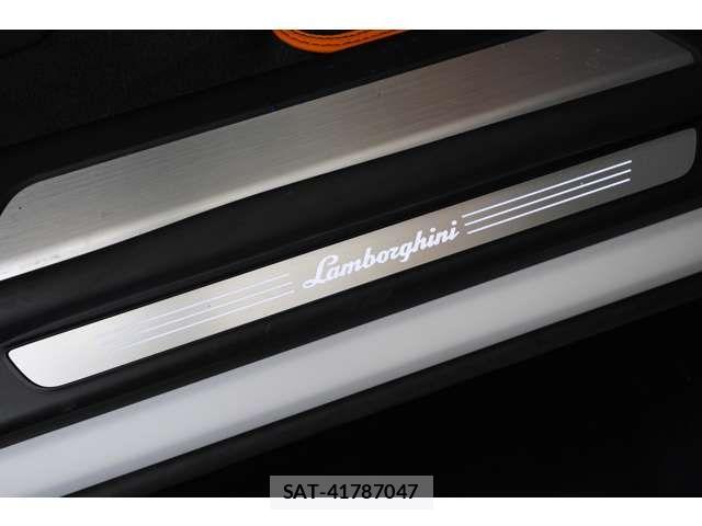 Lamborghini URUS 2025-09 7786117-17