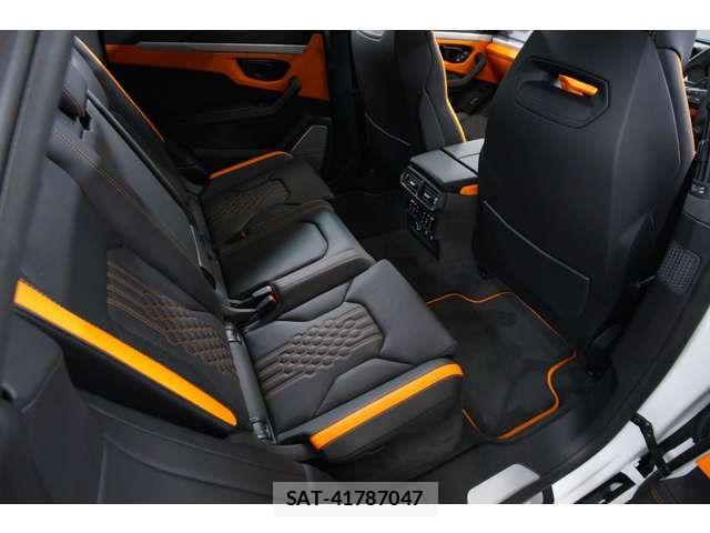 Lamborghini URUS 2025-09 7786117-2