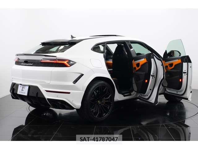 Lamborghini URUS 2025-09 7786117-4