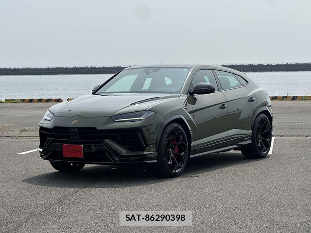 Lamborghini URUS 2026-07 8366543-0
