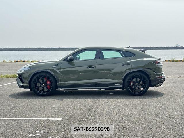 Lamborghini URUS 2026-07 8366543-27