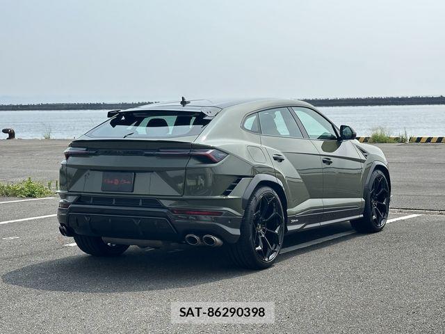 Lamborghini URUS 2026-07 8366543-2