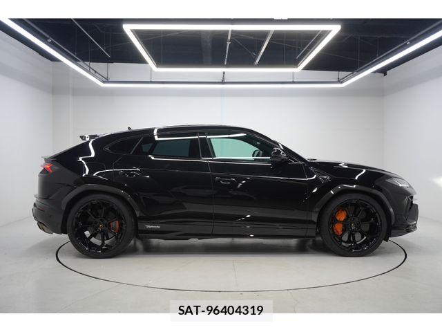 Lamborghini URUS 2023-06 8525407-3