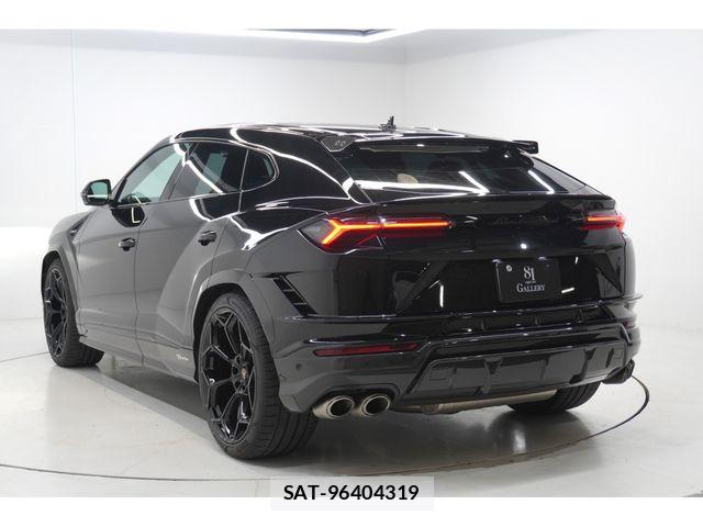 Lamborghini URUS 2023-06 8525407-6